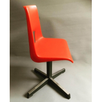 Vintage knalrood Eromes schoolstoeltje, zithoogte 32 cm.